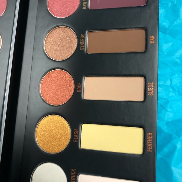 KVD Metal Matte palette. BNIB NWT - Picture 3 of 3